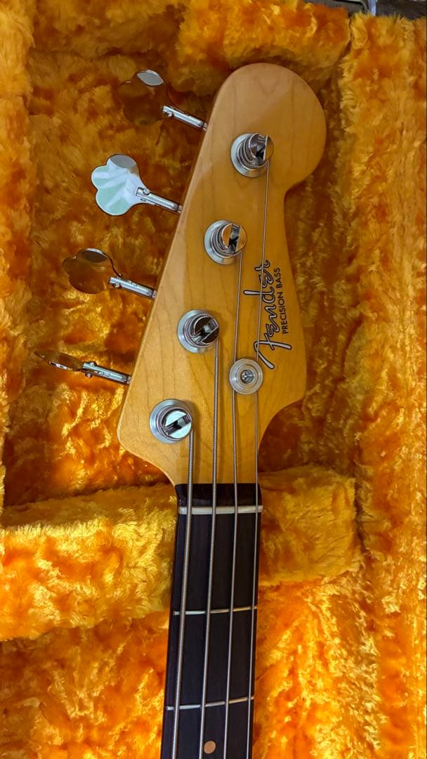 ベース Fender American Vintage II precision