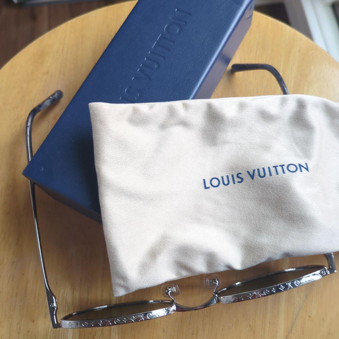 LOUIS VUITTON シルバー サングラス