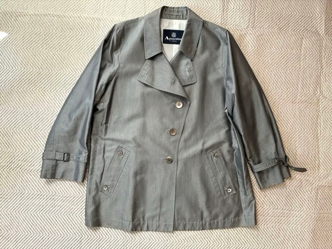 アクアスキュームタム　シルク35%スプリングトレンチコート　ショート丈　グレー