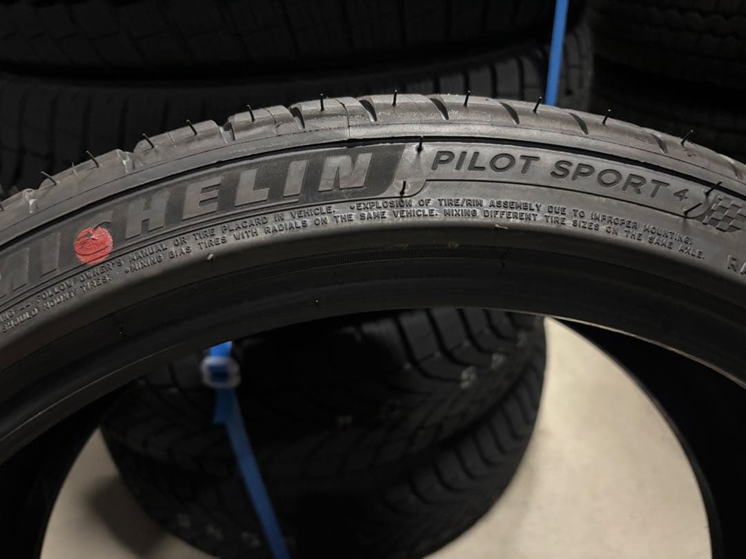 【2025年製！】215/40R18 サマータイヤ4本セット
