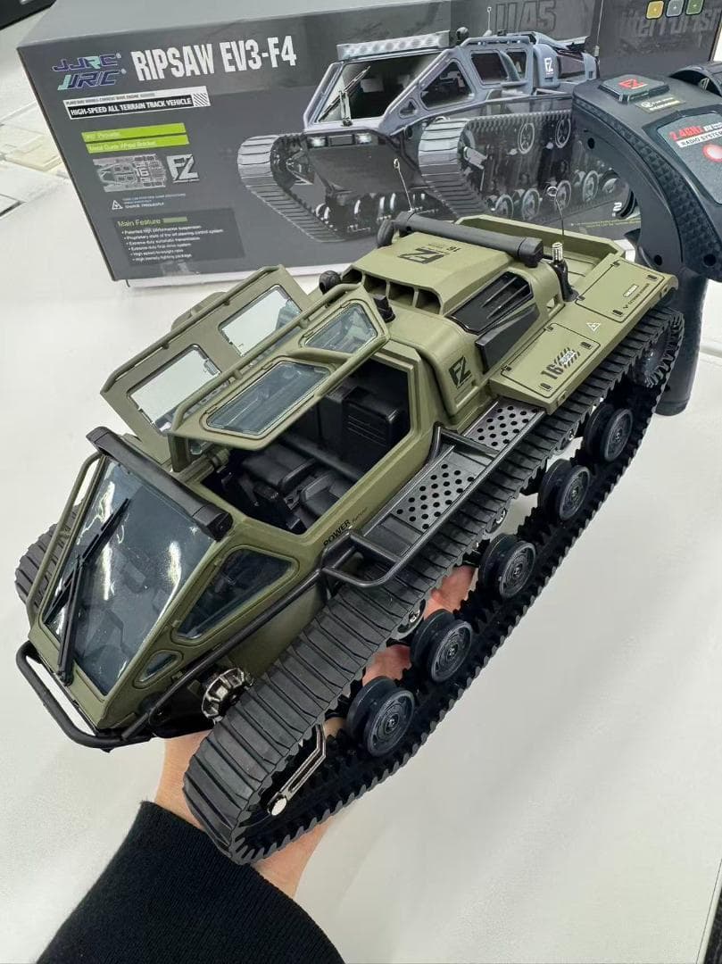 ラジコンカー クローラー RCカー 高速 戦車 2.4Ghz E8812 中古