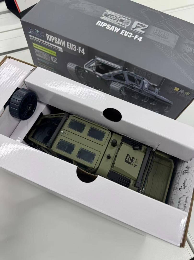 ラジコンカー クローラー RCカー 高速 戦車 2.4Ghz E8812 中古