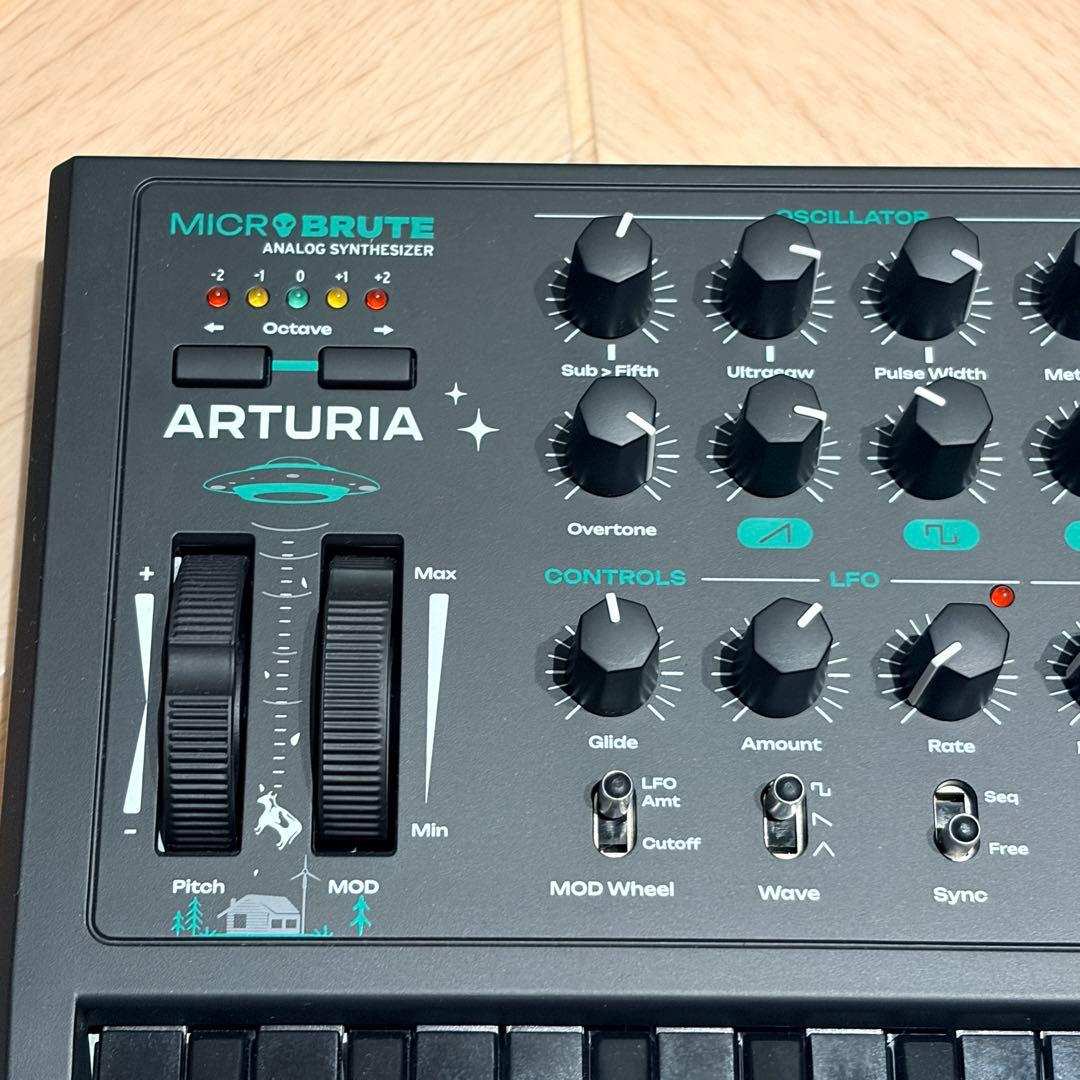 【値下げ】Arturia MicroBrute UFOアナログシンセサイザー限定