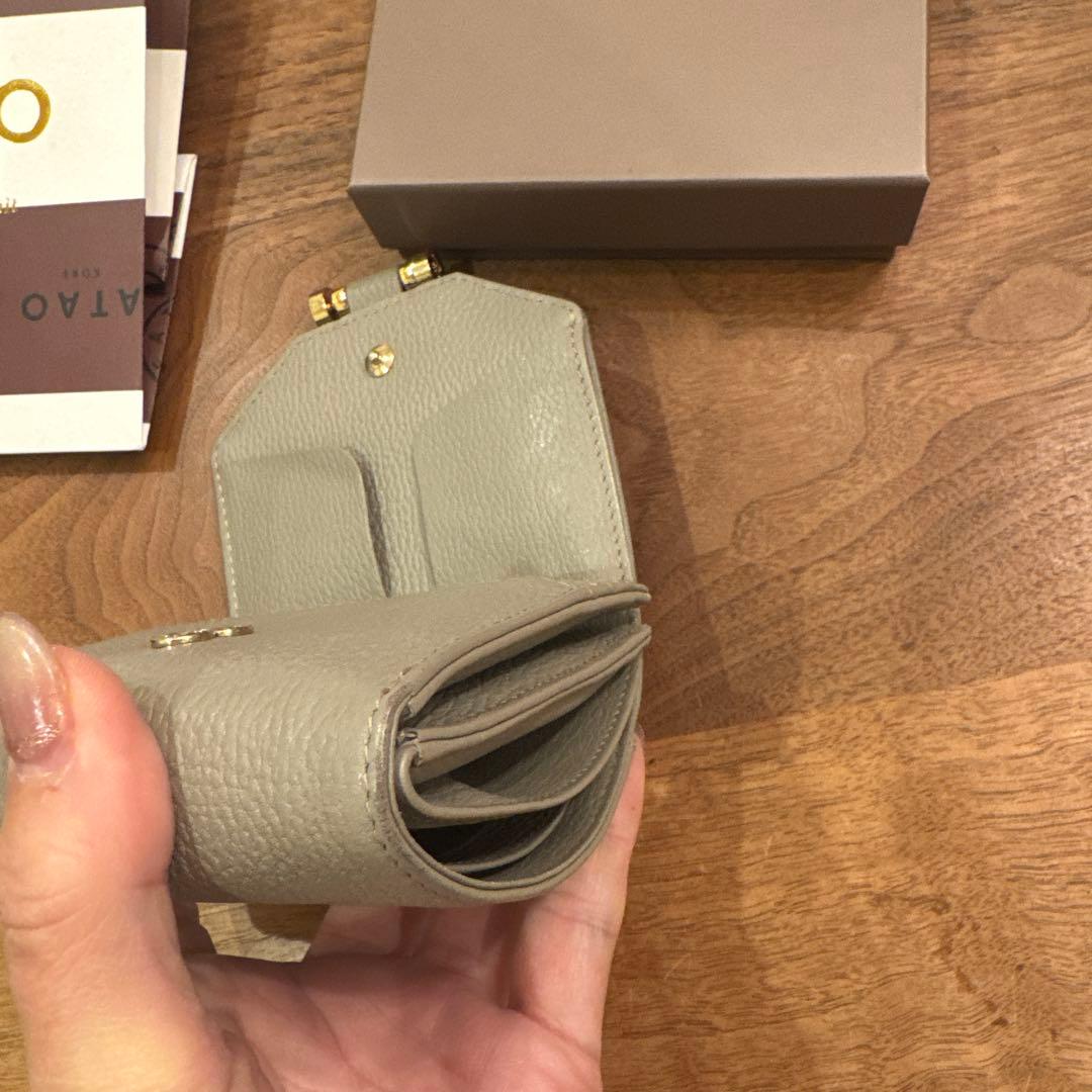 ミッキー　　美品ATAO アタオ　ロトロ　 グレージュ　二つ折り財布