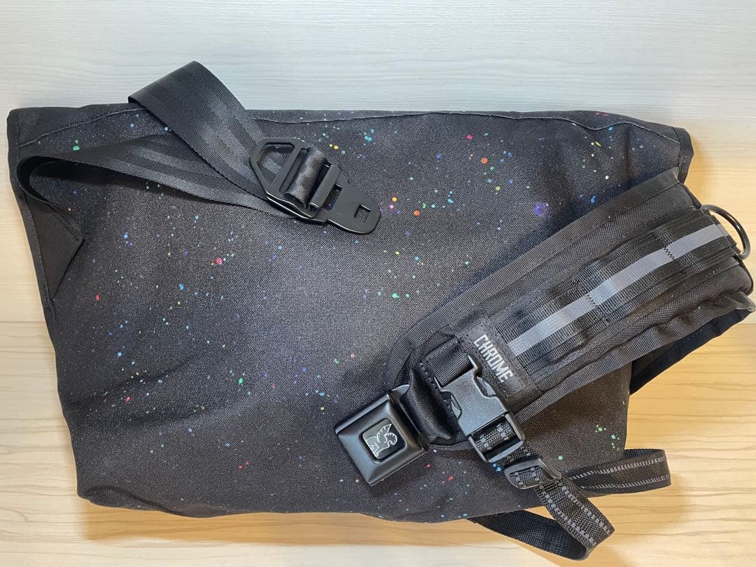 バッグ CHROME CTZ MESSENGER BAG TOKYO NEON