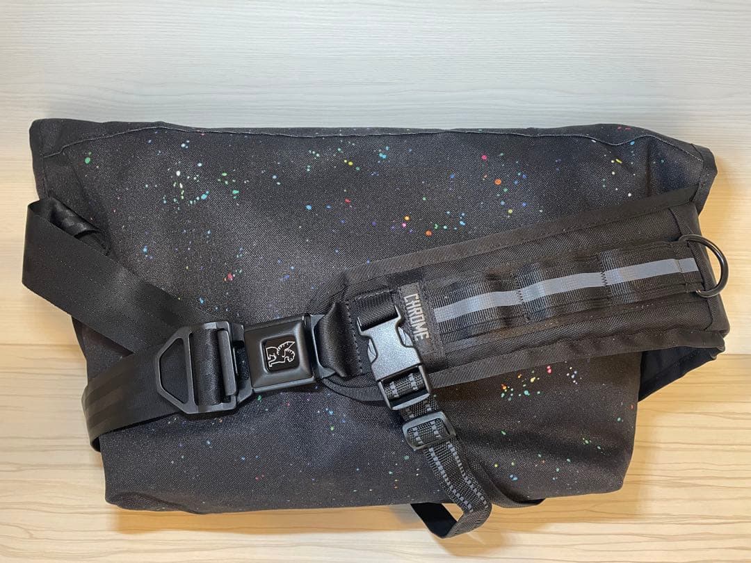 バッグ CHROME CTZ MESSENGER BAG TOKYO NEON
