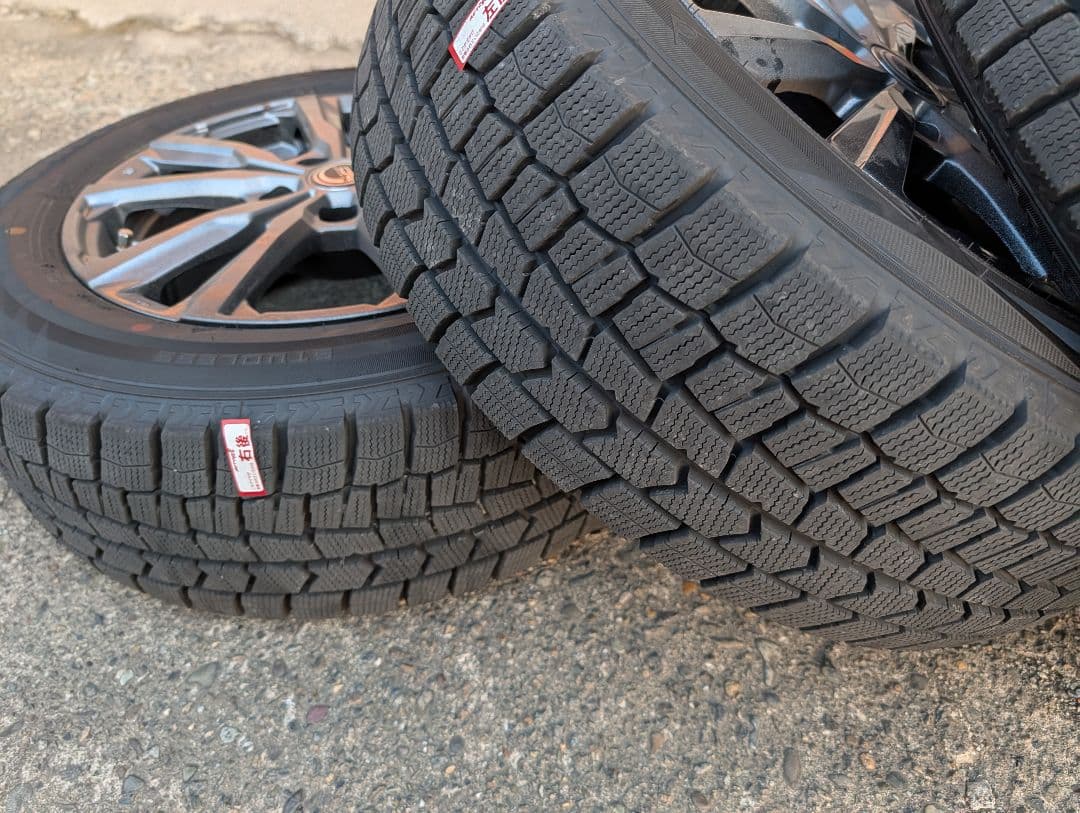 ​【走行1000km未満】ダンロップ スタッドレス 205/60R16　ナット有