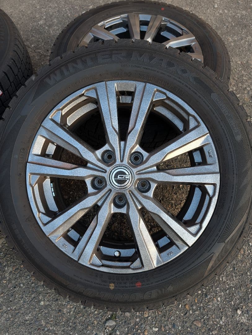 ​【走行1000km未満】ダンロップ スタッドレス 205/60R16　ナット有