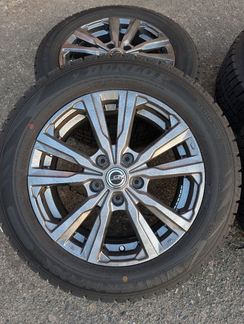 ​【走行1000km未満】ダンロップ スタッドレス 205/60R16　ナット有