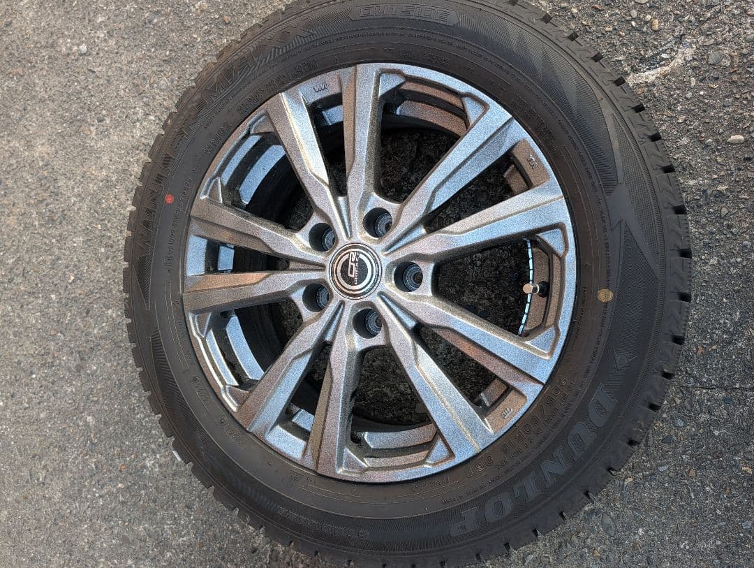 ​【走行1000km未満】ダンロップ スタッドレス 205/60R16　ナット有