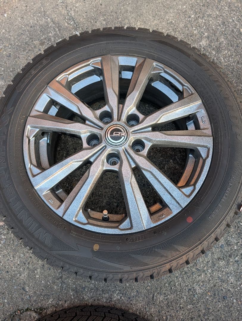 ​【走行1000km未満】ダンロップ スタッドレス 205/60R16　ナット有
