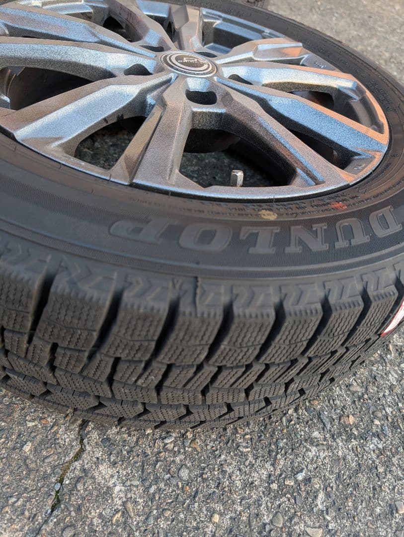 ​【走行1000km未満】ダンロップ スタッドレス 205/60R16　ナット有