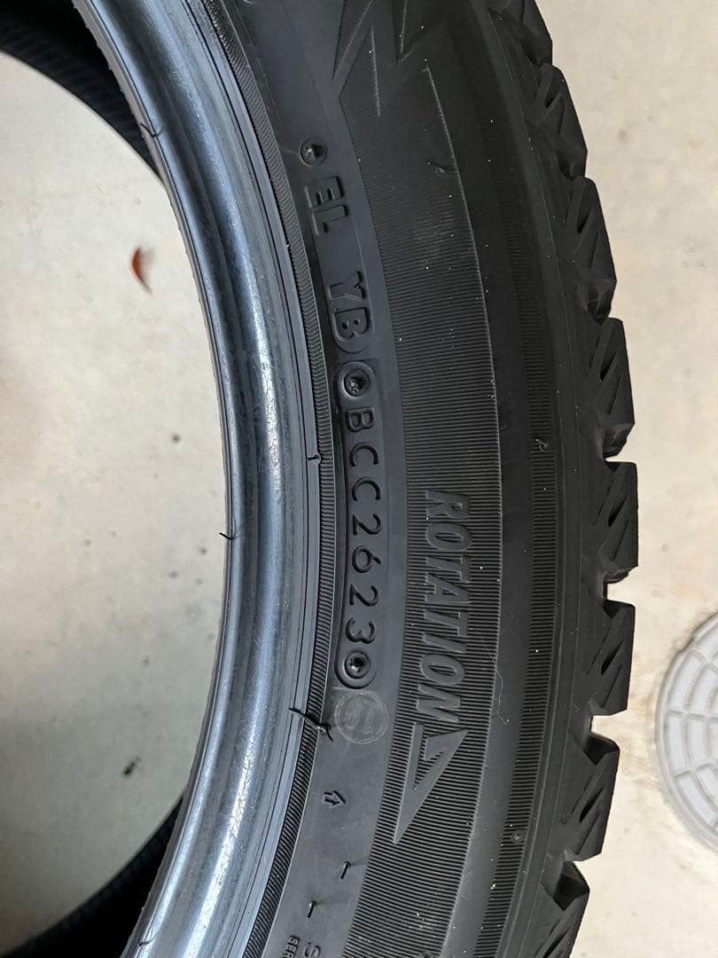 ブリヂストン BLIZZAK DM-V3 235/50R20 4本セット
