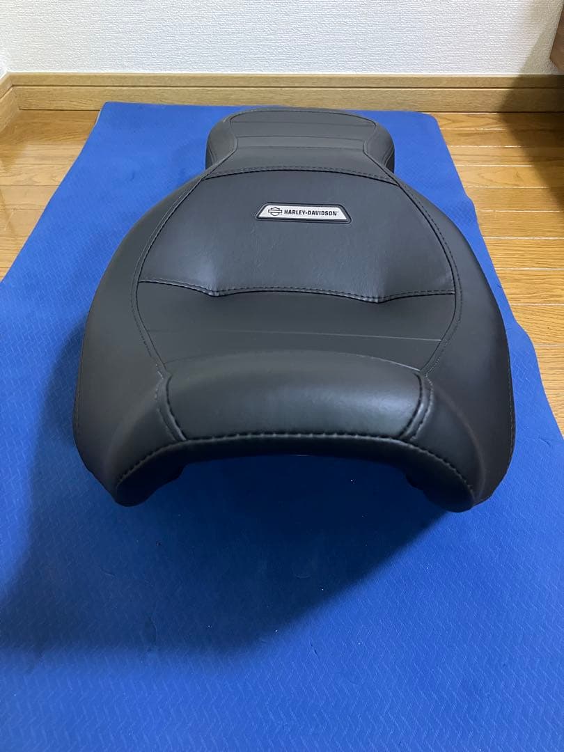 ハーレー　M8 ソフテイル　純正　シート　サンダウナー　ベルト付　美品