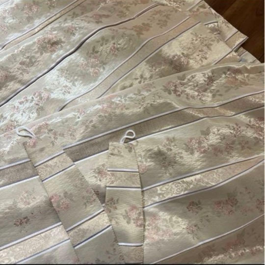【専用】ユニベール　日本製　上品なお花柄の光沢カーテン　2枚組　遮光形状記憶
