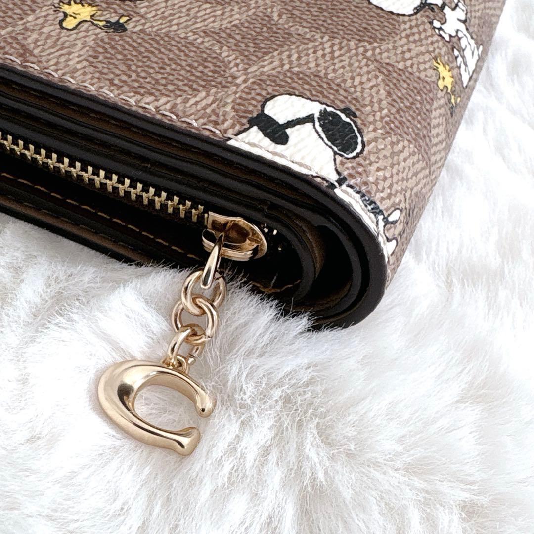 コーチ　スヌーピー　コラボ　二つ折り財布　PEANUTS シグネチャー 極美品