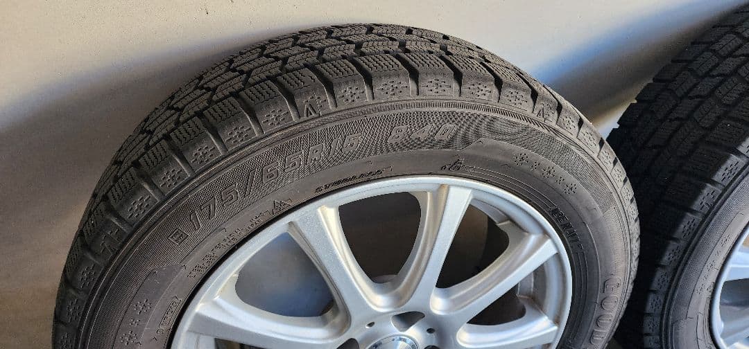 値下げしました☆【送料無料】スタッドレスタイヤ (175/65R15)