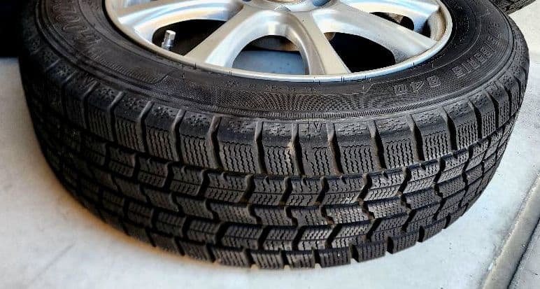 値下げしました☆【送料無料】スタッドレスタイヤ (175/65R15)