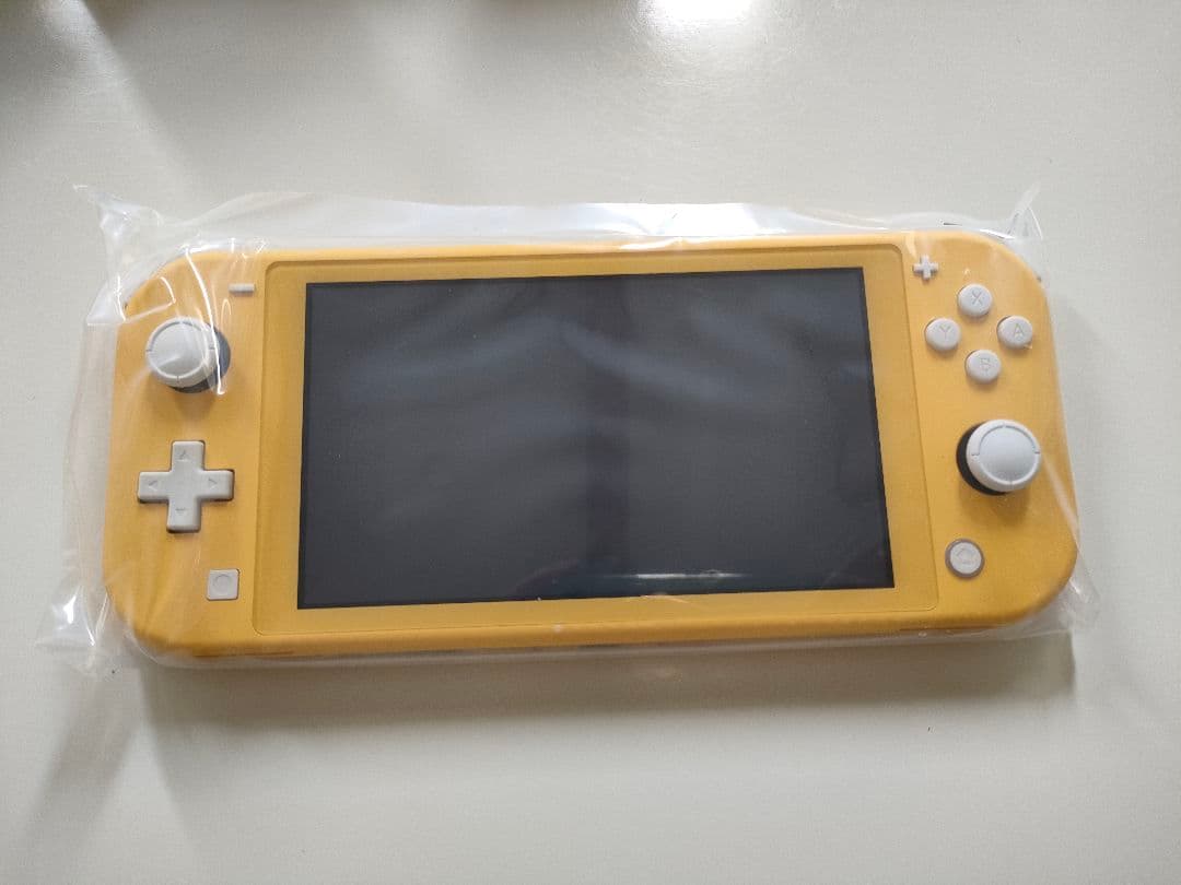 【新品未使用】switchライト本体　イエロー