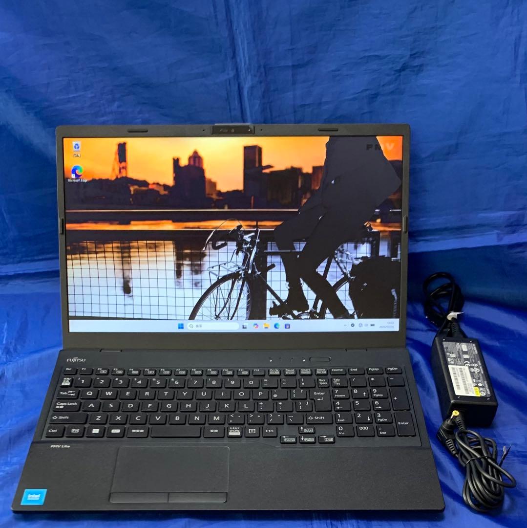 美品 2023年モデル 2024年製造 富士通 FMV Lite ノートパソコン