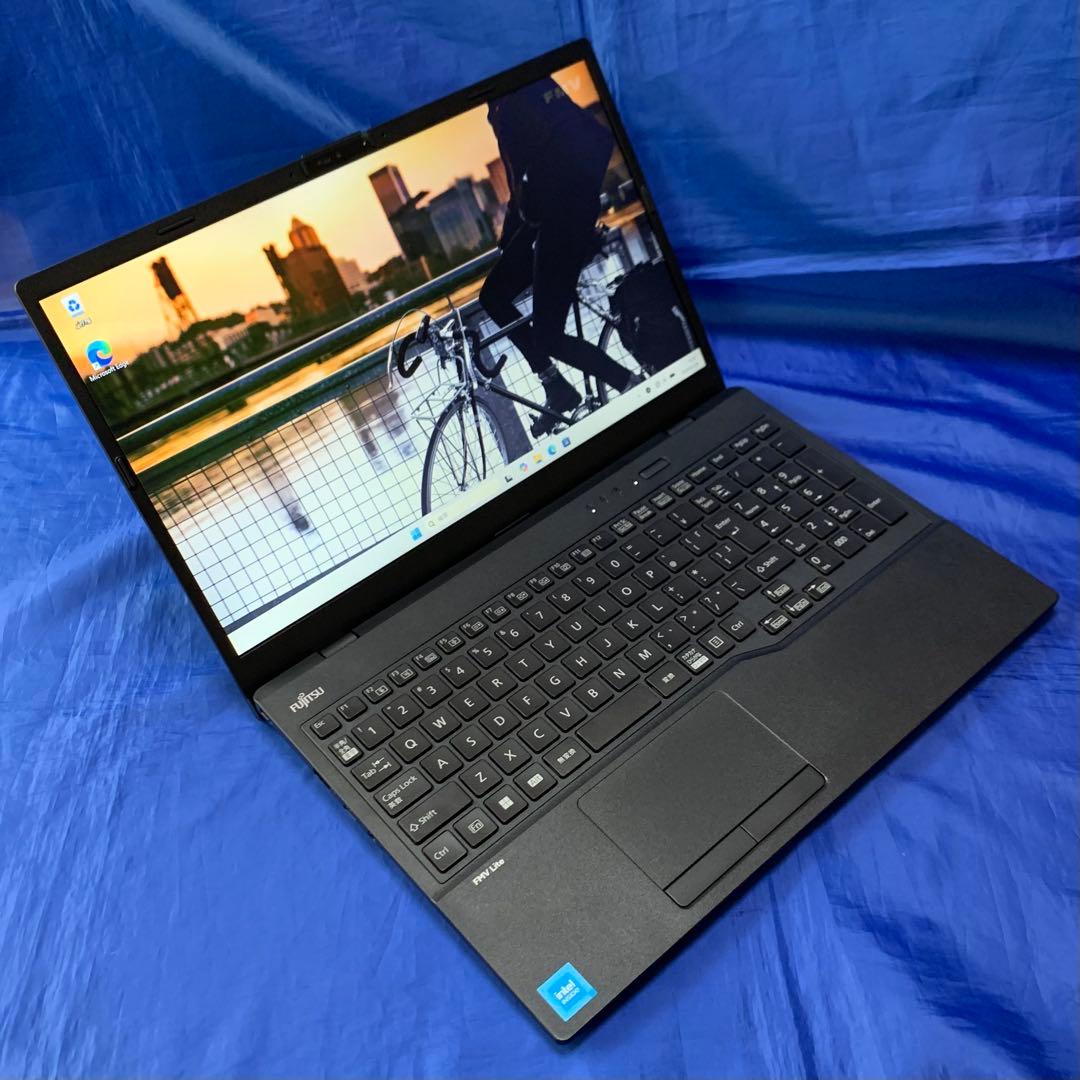 美品 2023年モデル 2024年製造 富士通 FMV Lite ノートパソコン