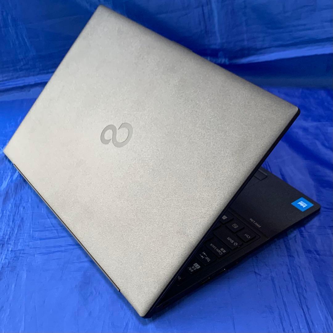美品 2023年モデル 2024年製造 富士通 FMV Lite ノートパソコン