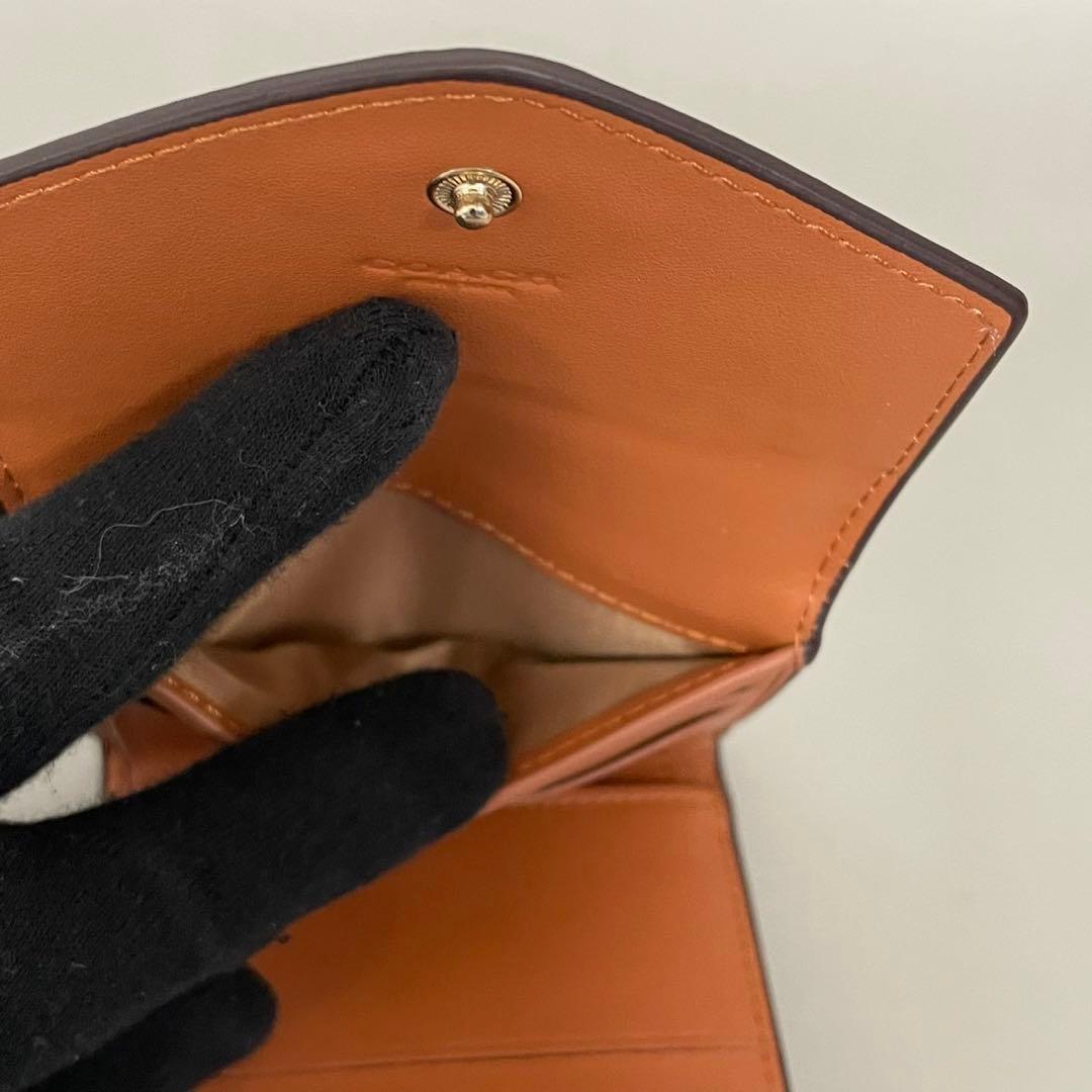 未使用級✨️コーチ 二つ折り財布 フラップ 花柄 フラワー ラメ レザー 白系