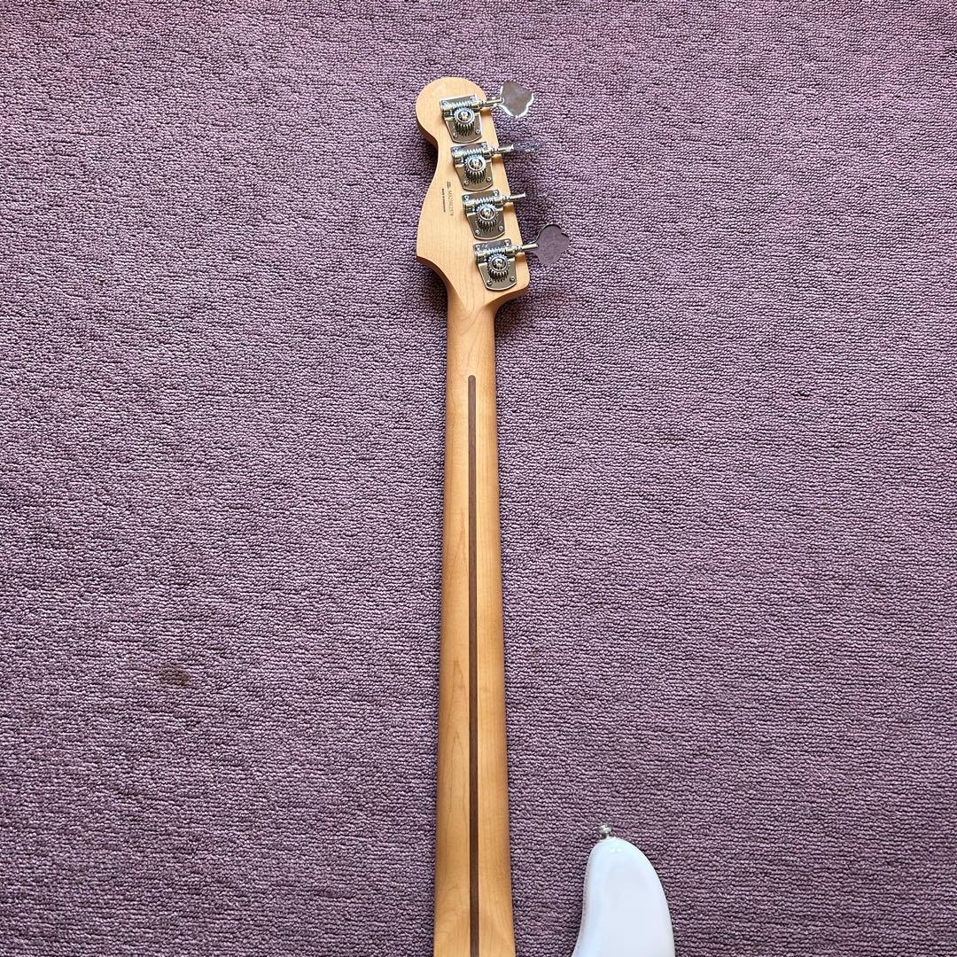 ベース Fender Precision Bass Player II