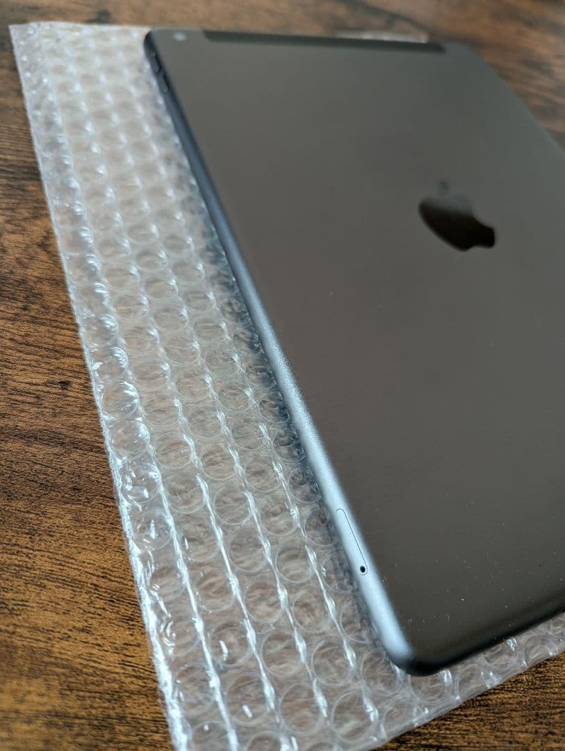 Apple iPad 第８世代 32GB スペースグレイ セルラーモデル