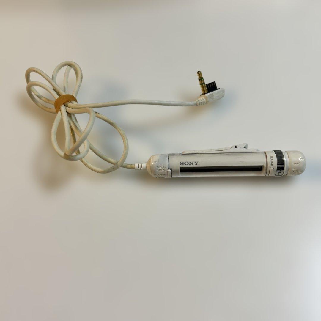 ジャンク品　SONY CDウォークマン D-NE820 WALKMA ホワイト