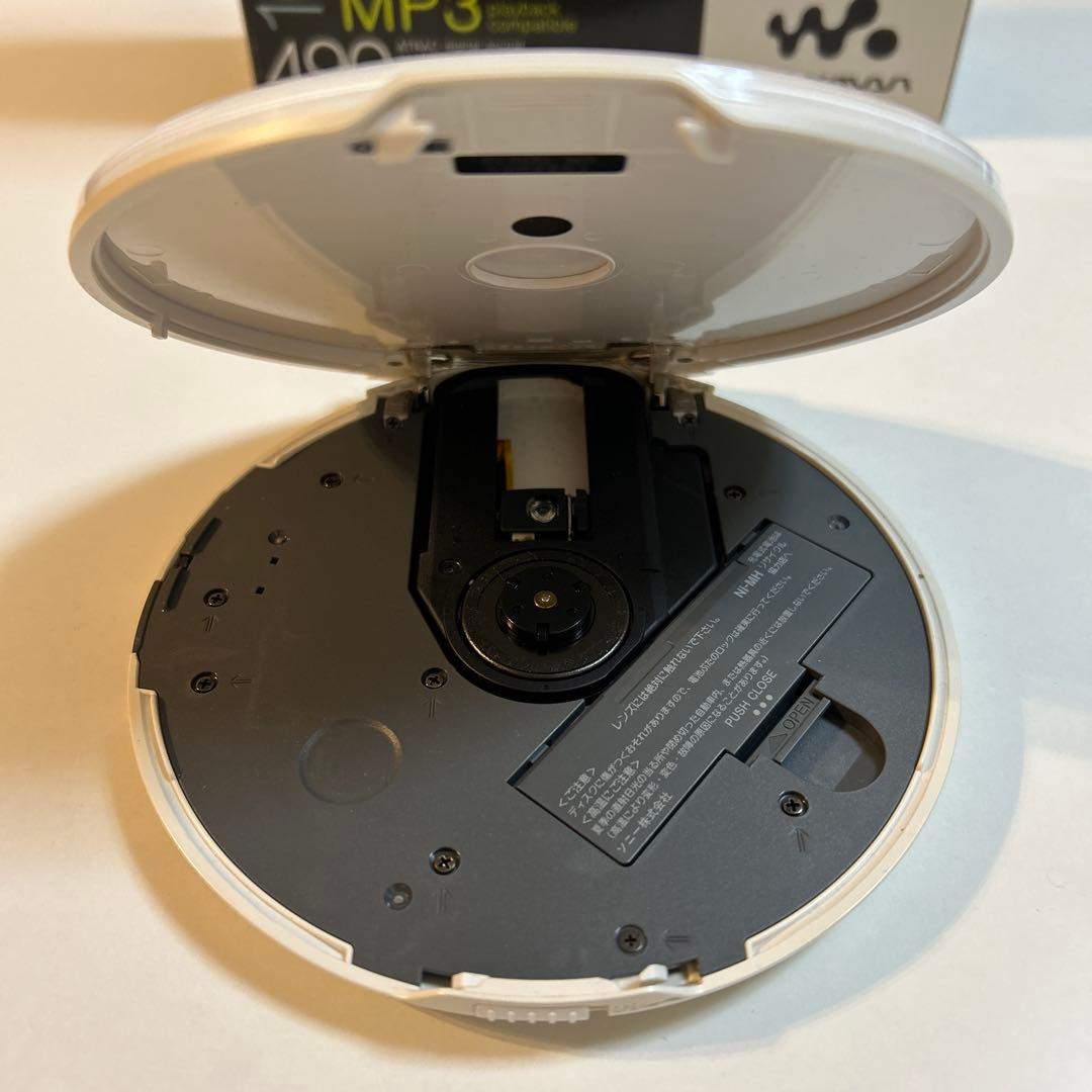 ジャンク品　SONY CDウォークマン D-NE820 WALKMA ホワイト