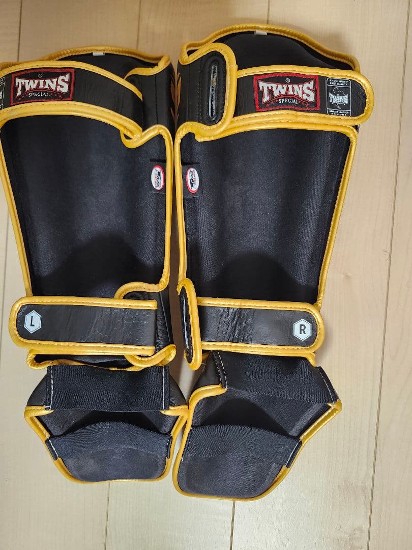 美品 TWINS SPECIAL 本革シンガード Lサイズ