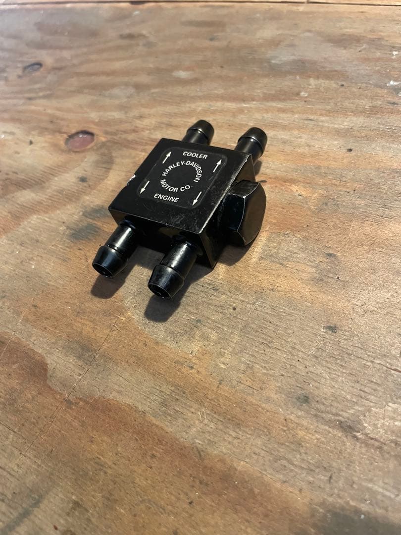 ハーレーダビッドソン　オイルクーラーサーモスタット　中古