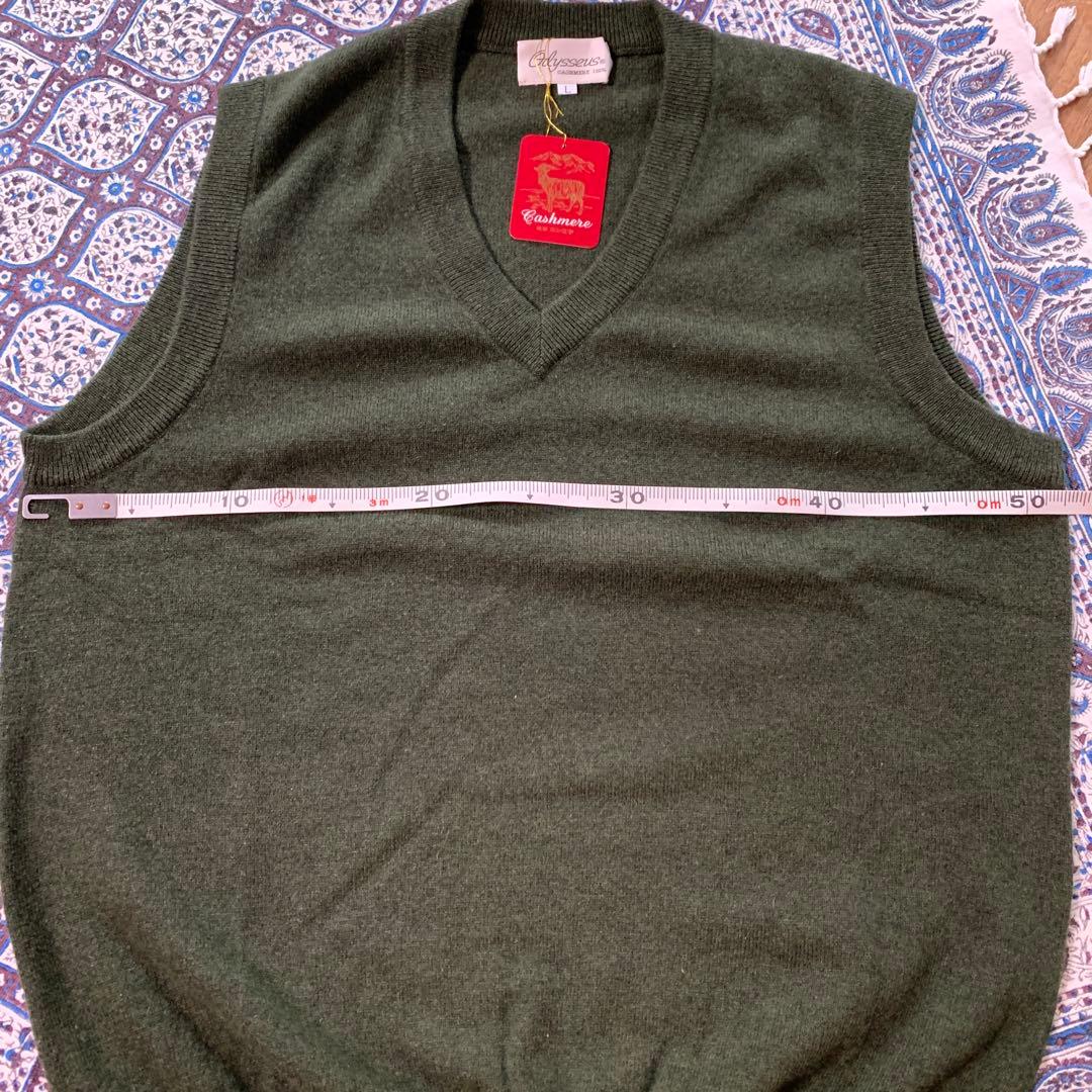 新品　カシミヤ100% Vネックベスト　モスグリーンメンズ L
