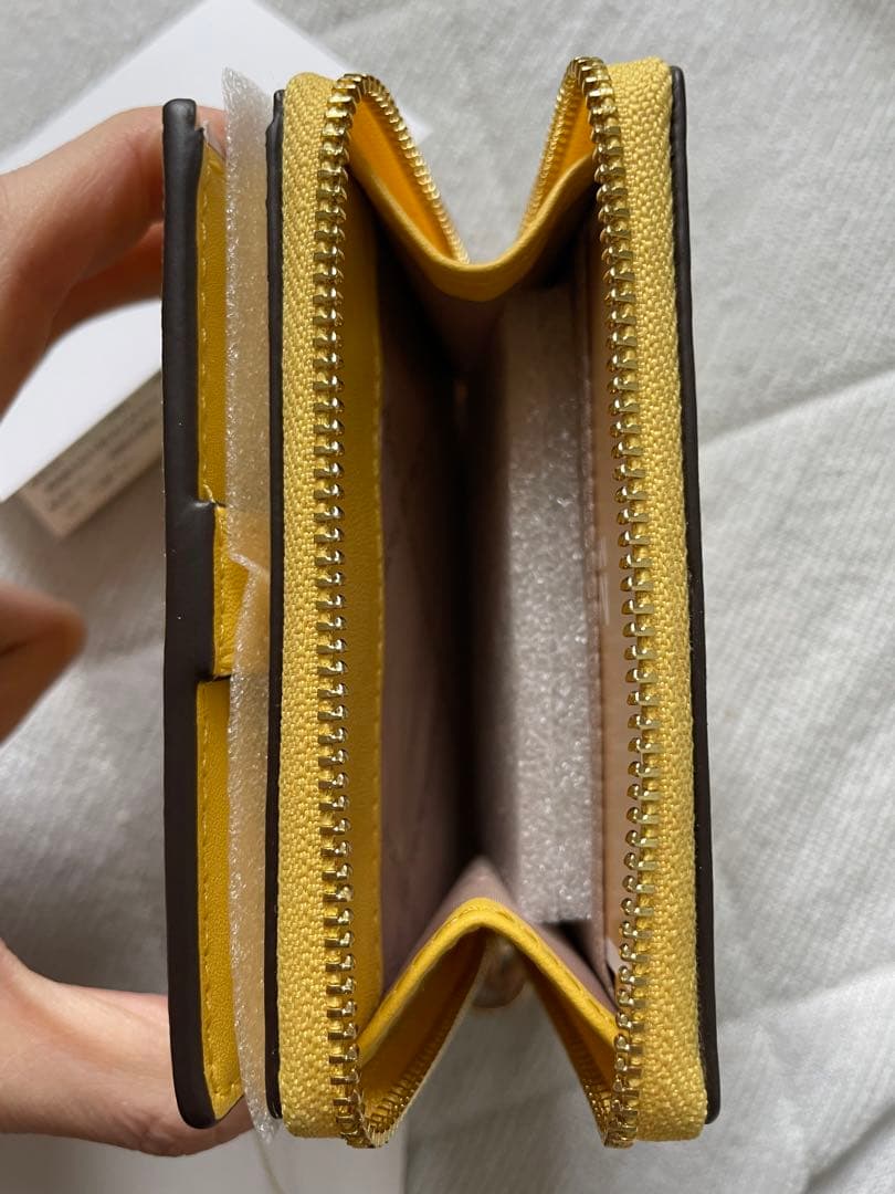 マイケルコース新品未使用二つ折り財布値下げできない
