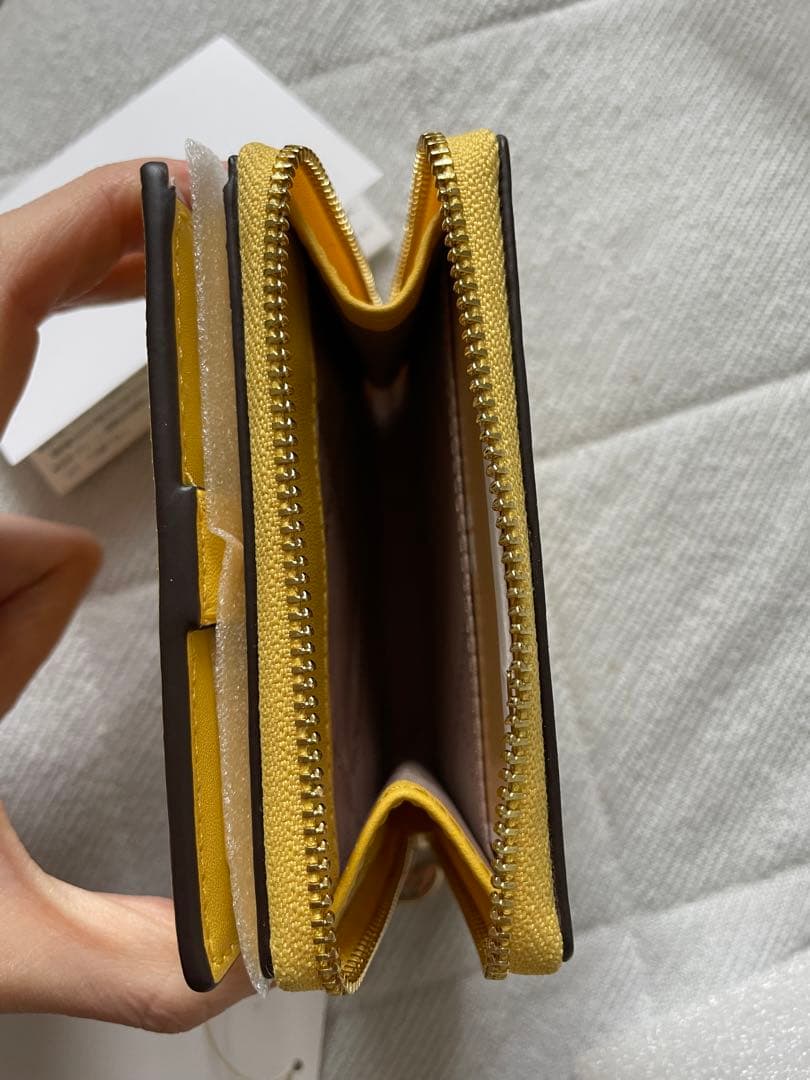 マイケルコース新品未使用二つ折り財布値下げできない