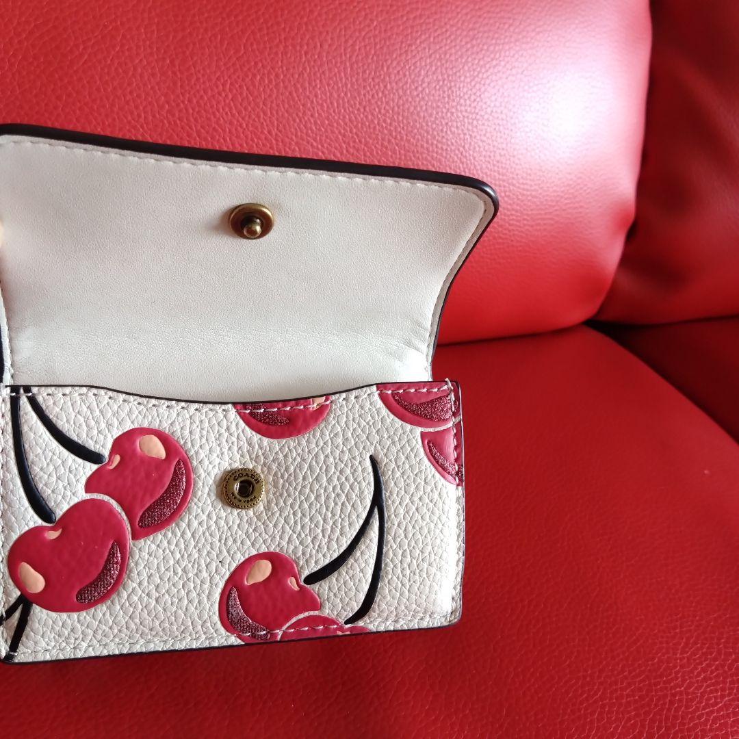 コーチCOACH エッセンシャル　トライフォード　チェリー　三つ折り財布
