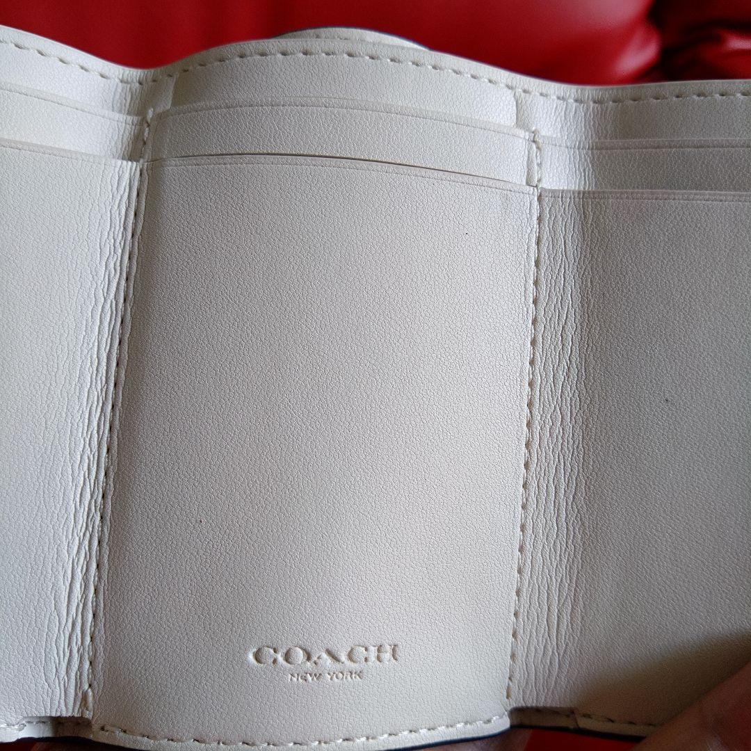 コーチCOACH エッセンシャル　トライフォード　チェリー　三つ折り財布