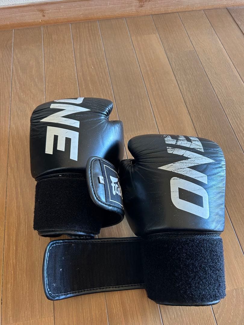 Fairtex ONE ボクシンググローブ 黒