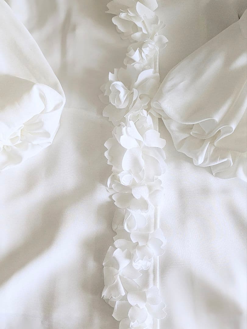 【一度着用クリーニング済】さえらレインダンス立体花 スプリングコート白 2