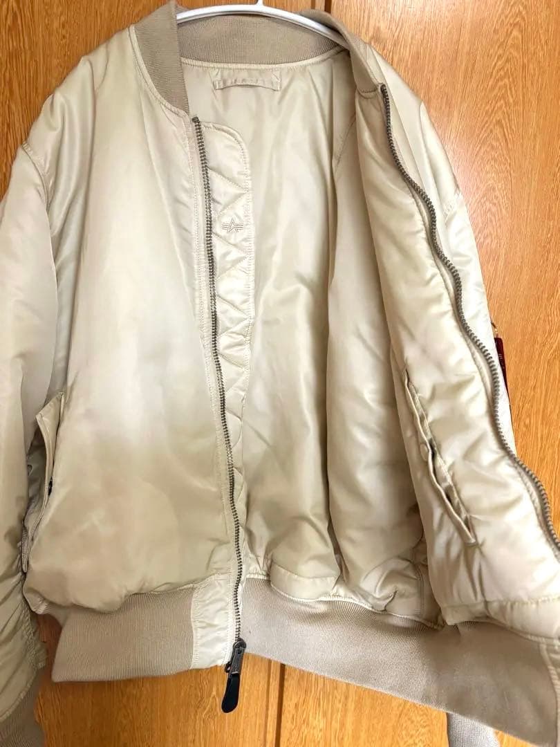 ALPHA INDUSTRIES アルファMA-1 アイボリー