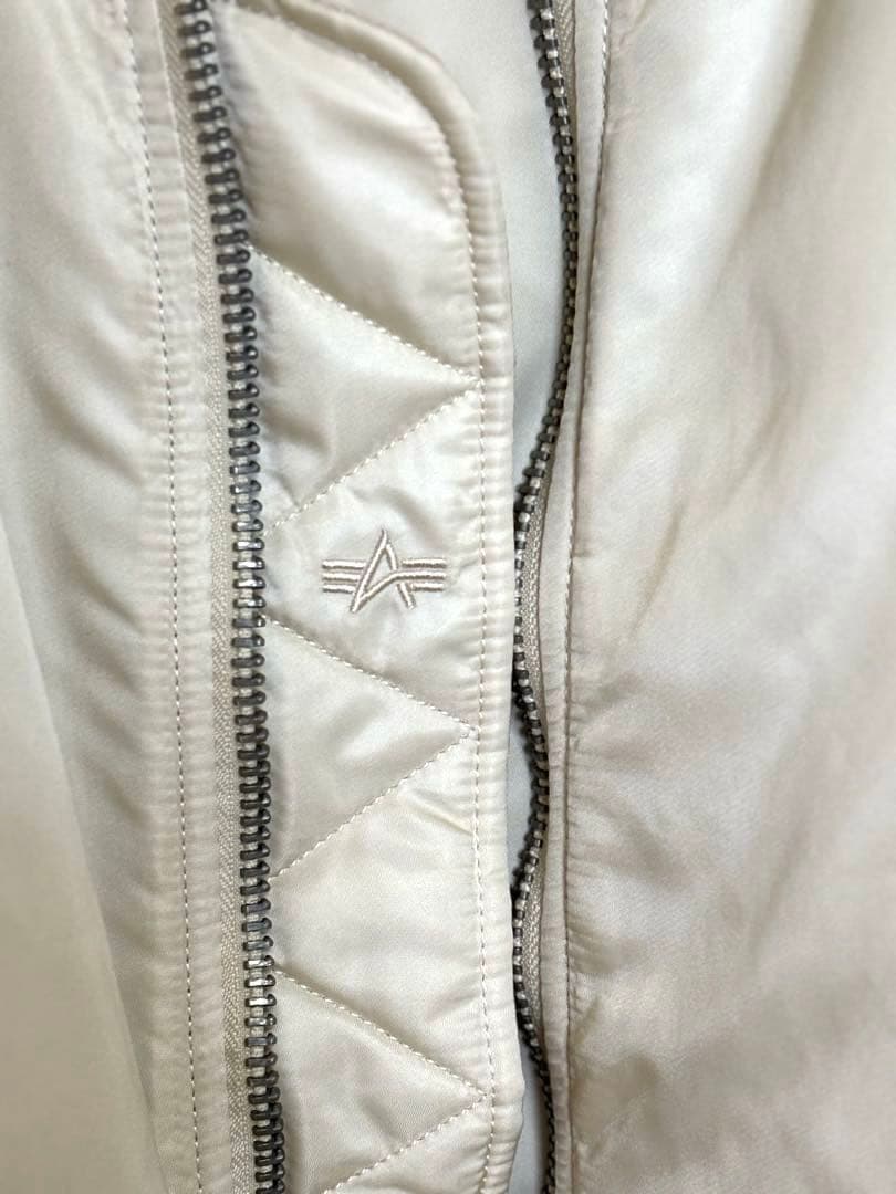 ALPHA INDUSTRIES アルファMA-1 アイボリー