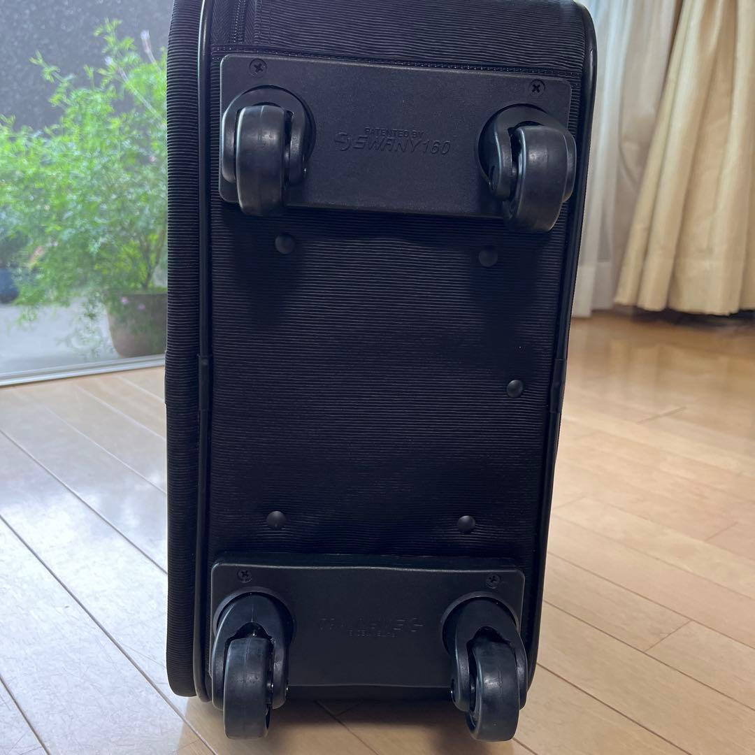 スワニーキャリーバッグ　旅行 機内持ち込み 南京錠2個付き 4輪