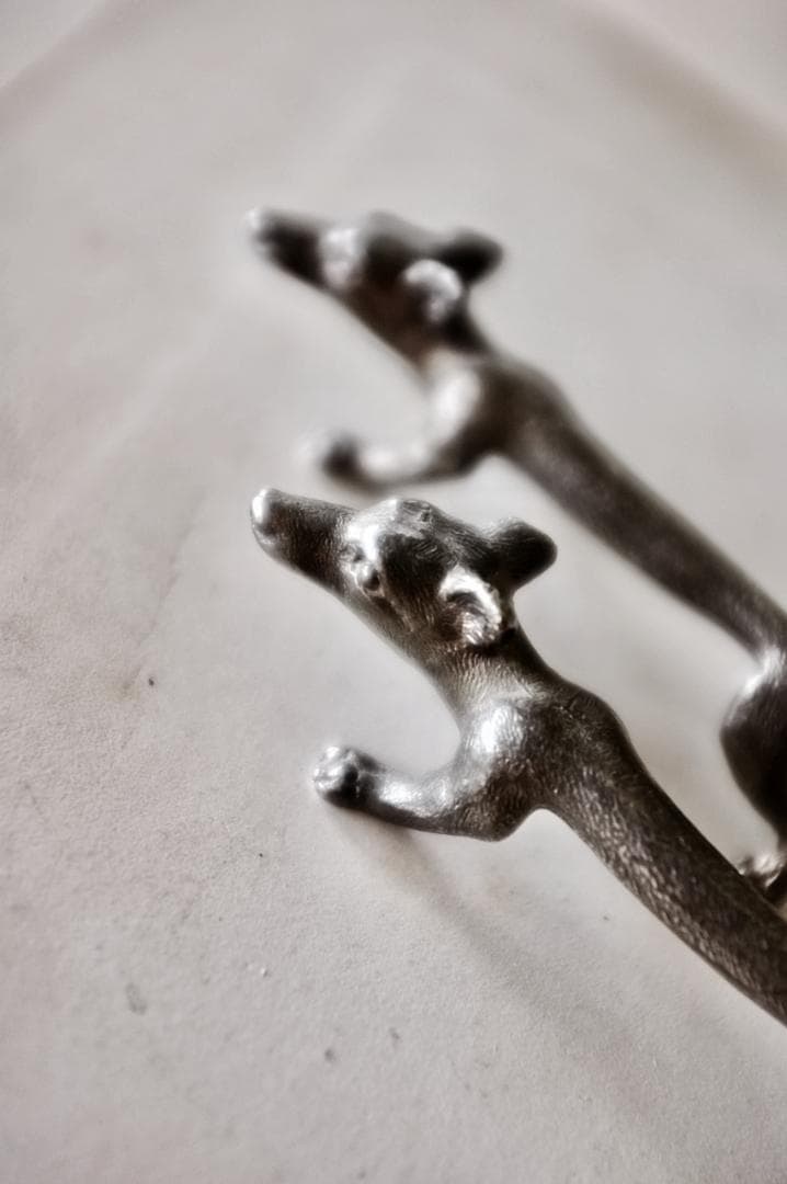 sold フランス 誰かを探すオオカミさんとカトラリーレスト