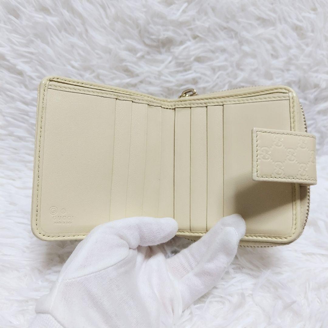 美品✨グッチ◇コンパクトタブ二つ折り財布　ゴールド金具　マイクロシマ白クリーム