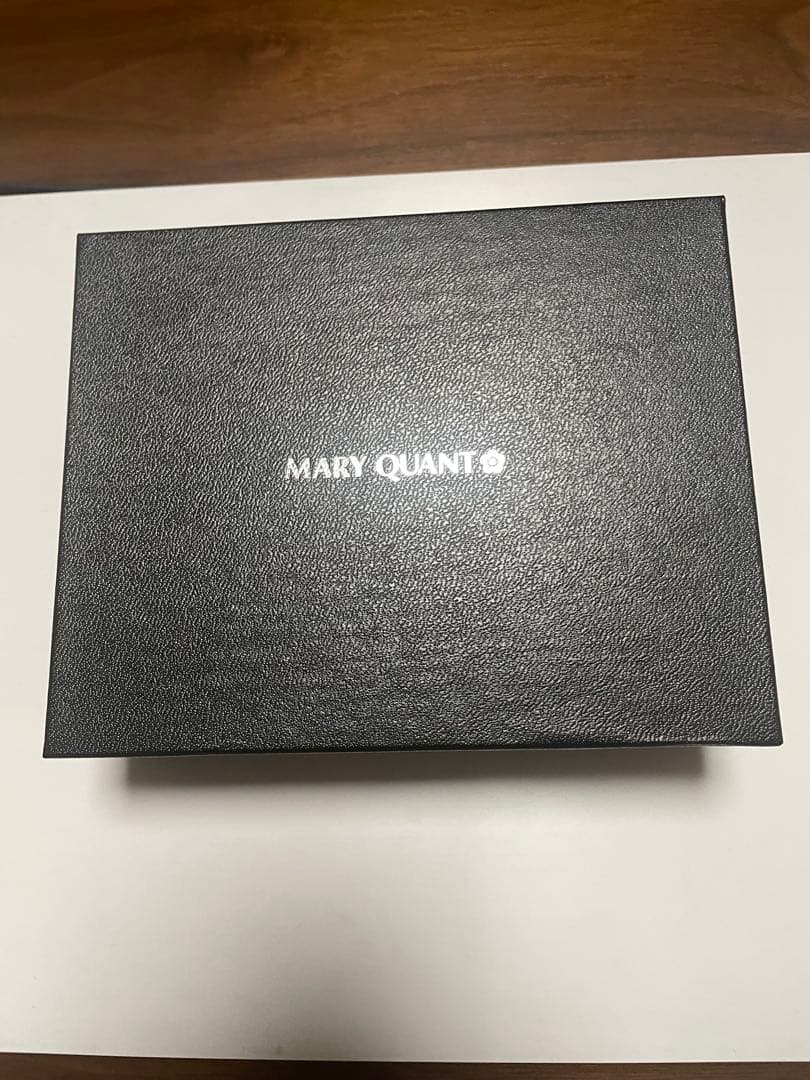 MARY QUANTビックディジーパッチLウオレット 二つ折り財布