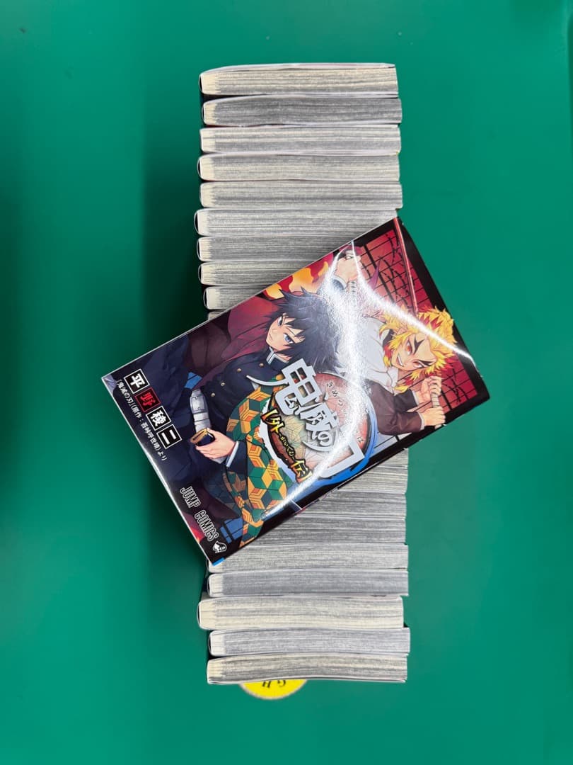 一度読んだだけです。ほぼ新品です。鬼滅の刃 全巻 1巻~23巻＋外伝=24冊