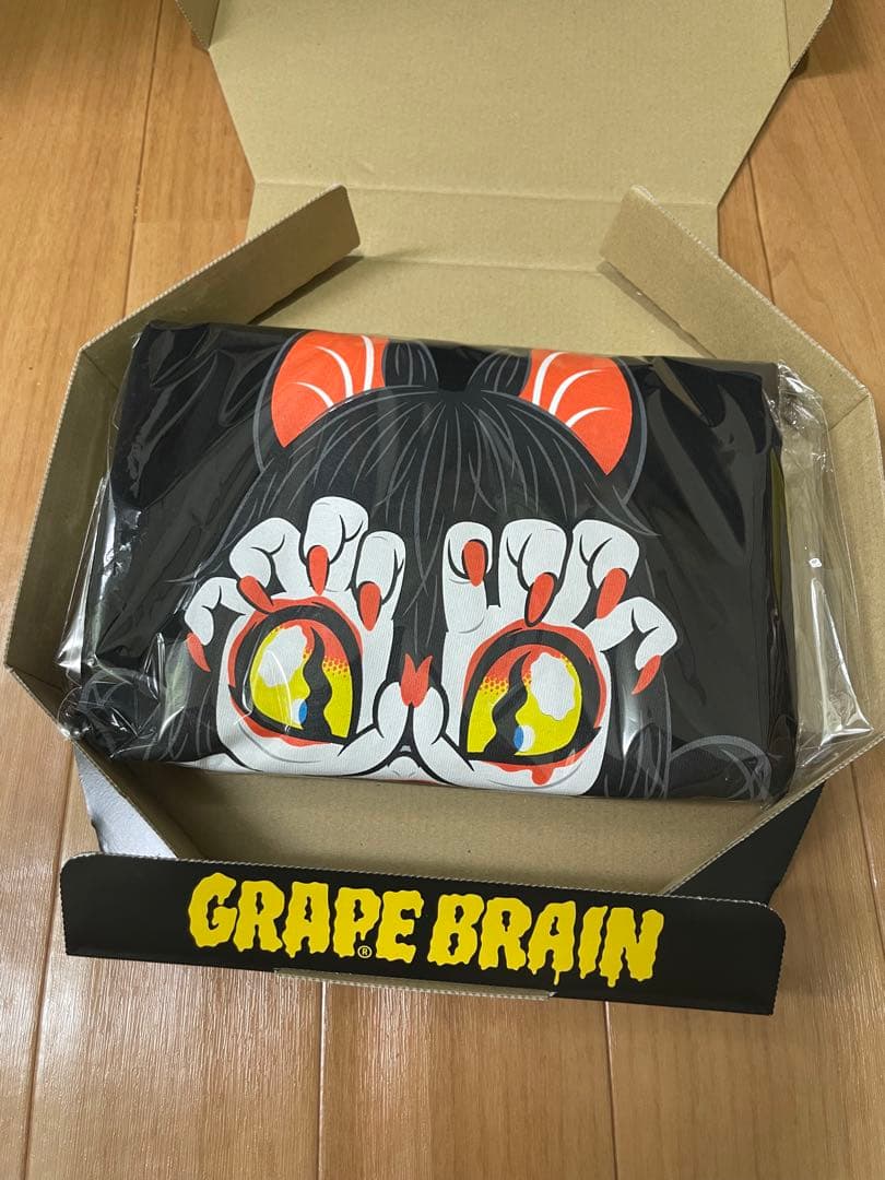 GRAPE BRAIN 戦慄！にぎるちゃん 222 ver. Tシャツ 白 黒