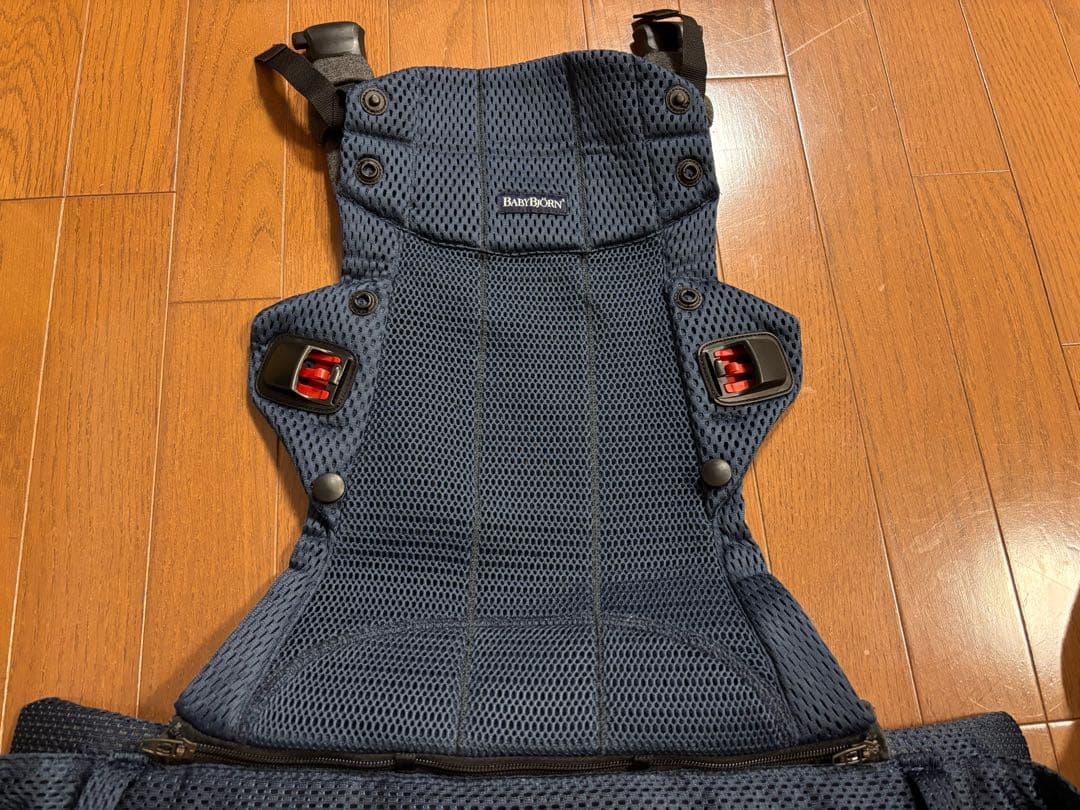 ベビービョルン　抱っこ紐 ネイビー メッシュ