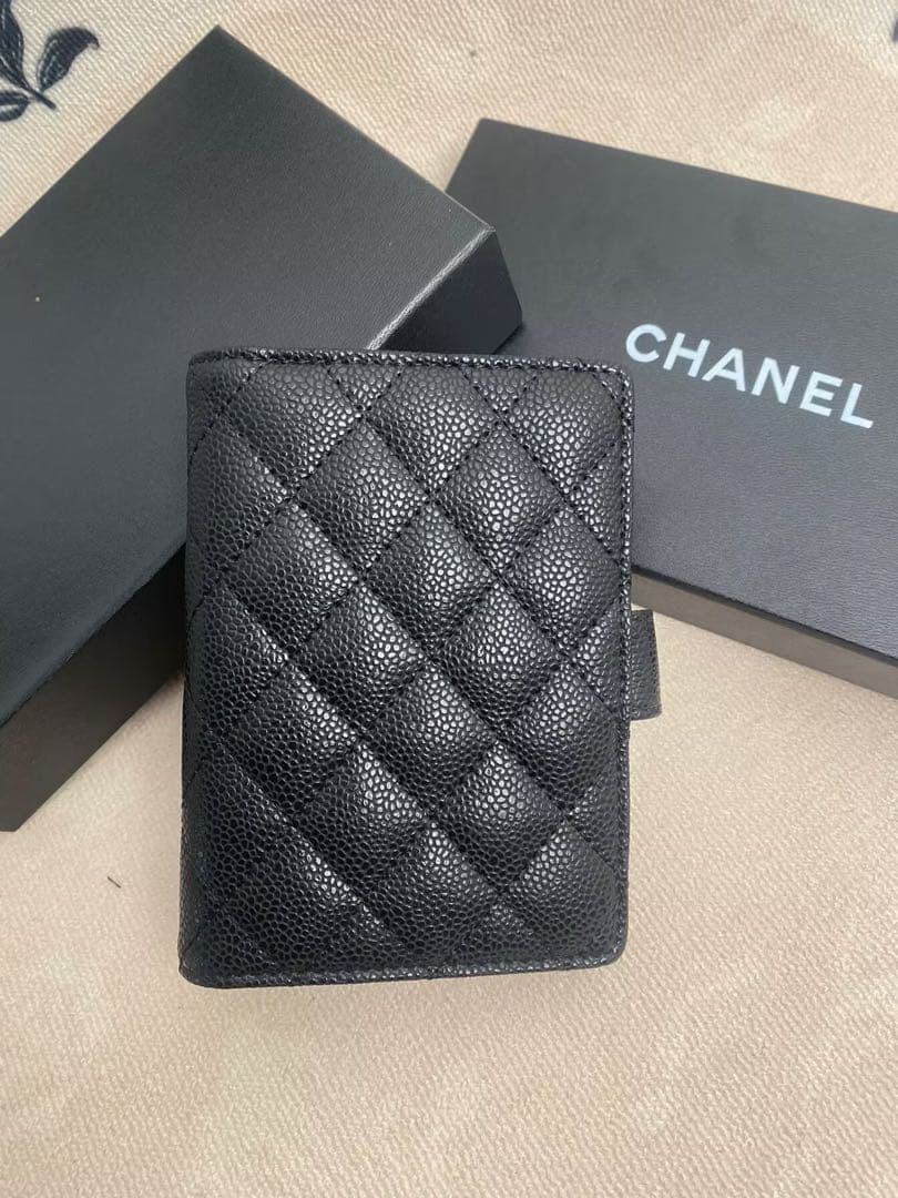 CHANEL 2つ折り財布 マトラッセ キャビアスキン